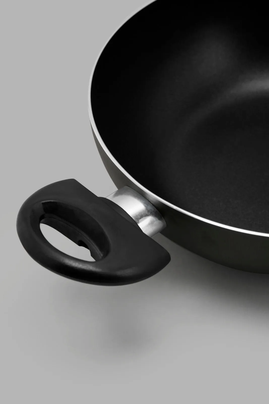 Black Aluminum Non Stick Wok Pan (24Cm)