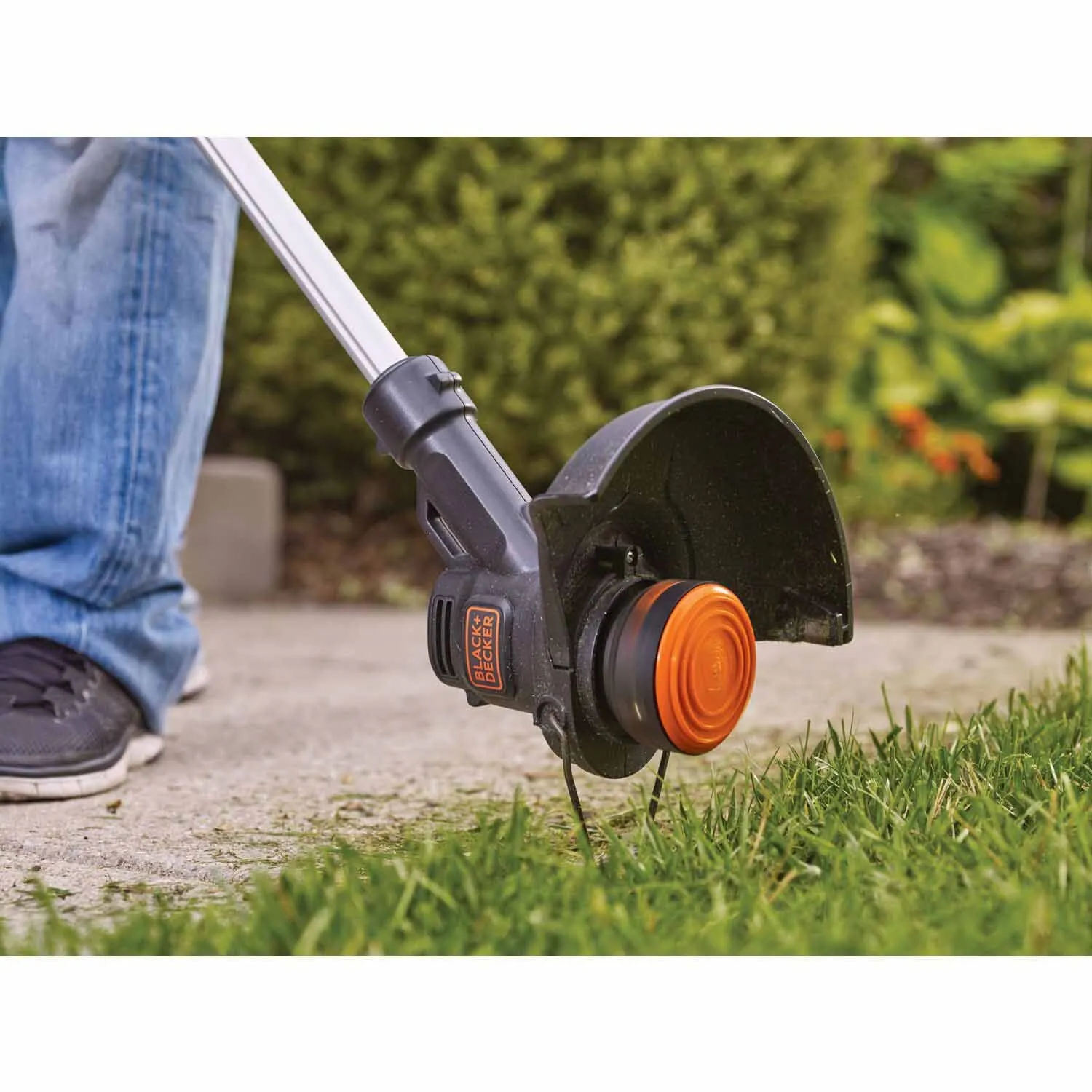 Black & Decker LST201 20-volt MAX 10-in Straight Cordless String Trimmer and Edger