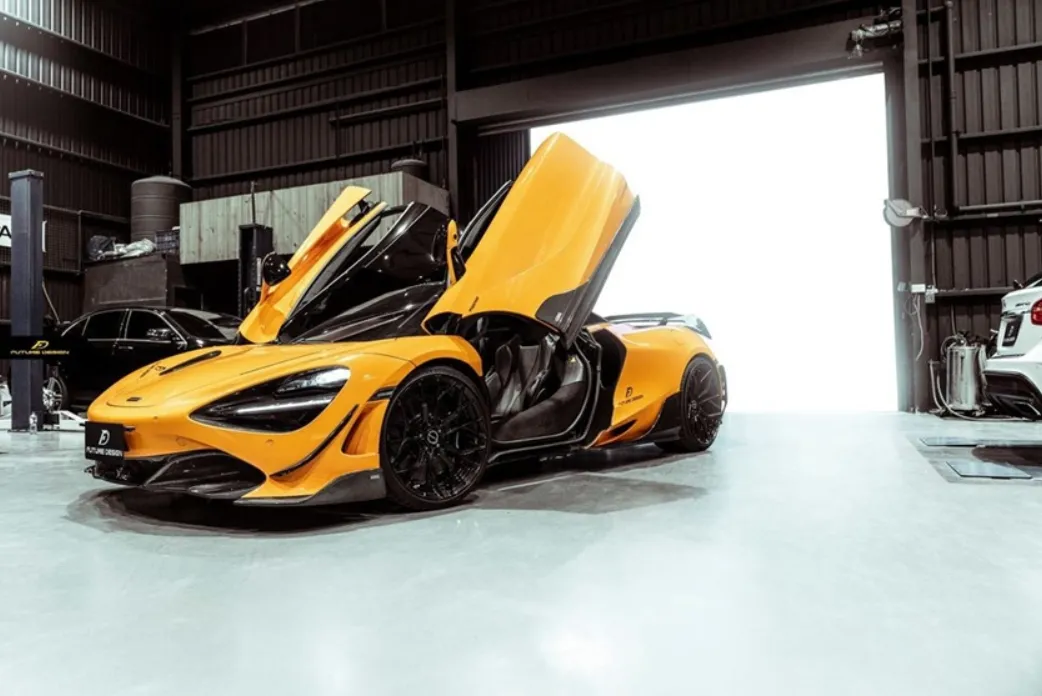 Future Design Carbon Fiber Front Lip Splitter for McLaren 720S