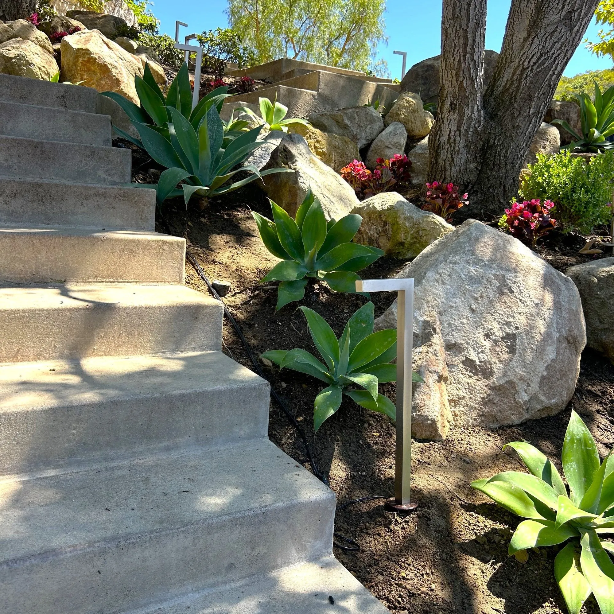 Luminaire Stainless Steel Contemporary Pathway Light