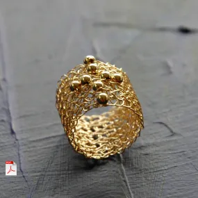 Wire crochet Cross Ring PDF pattern - Learn how to crochet a gold ring witha cross ebook